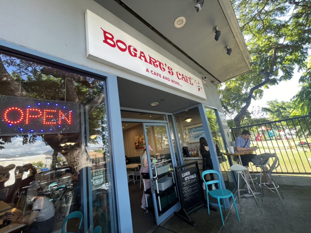 ダイヤモンドヘッド一周ウォーキング