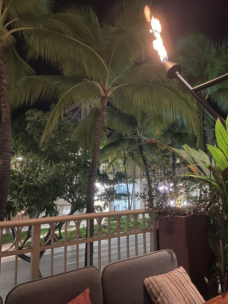 ワイキキの話題店Earlsへ